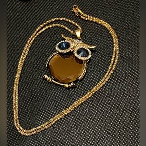 Jewelry/ Vintage Owl Pendant Necklace with Glass Cabochon